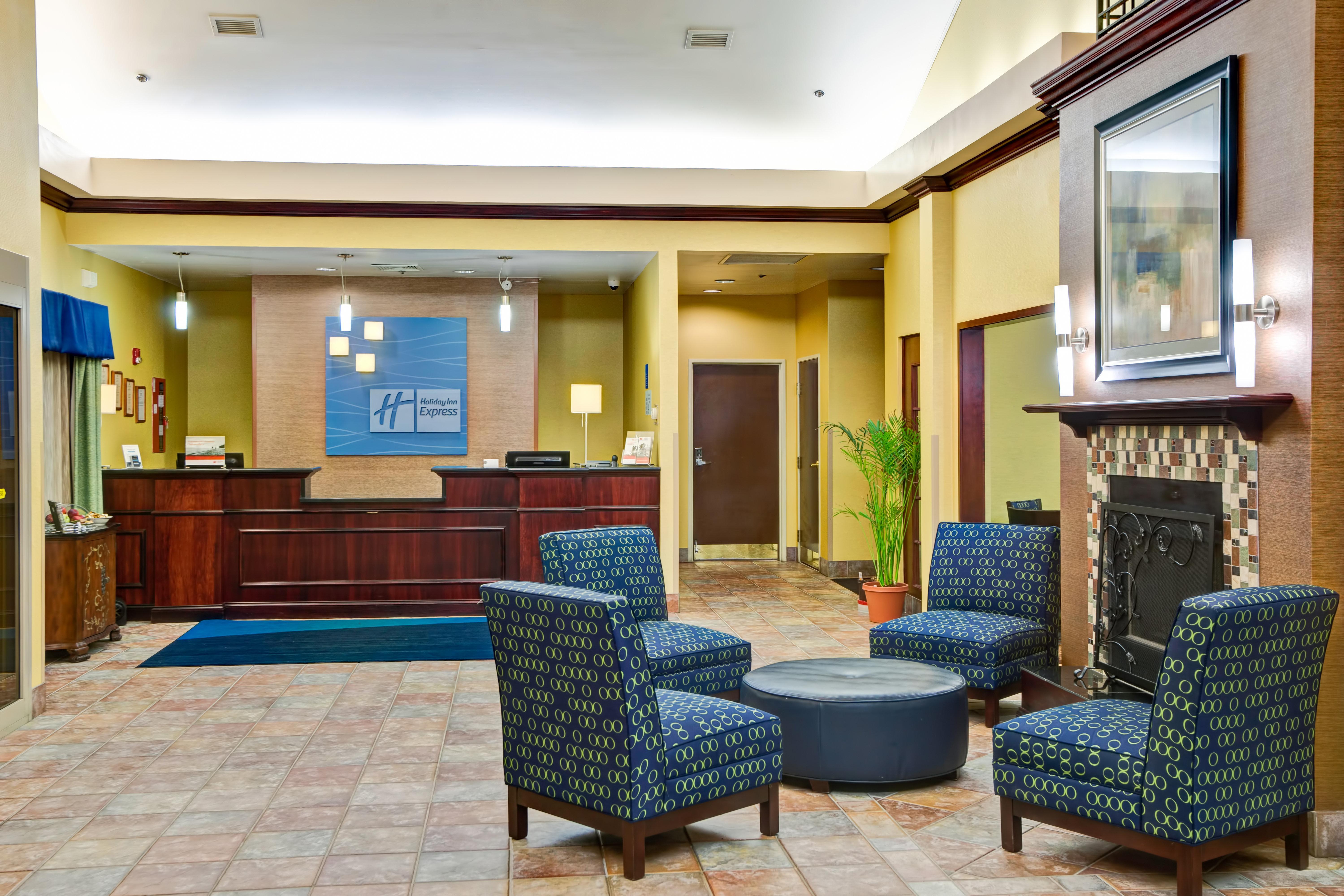 Holiday Inn Express Hotel & Suites Christiansburg By Ihg Dış mekan fotoğraf